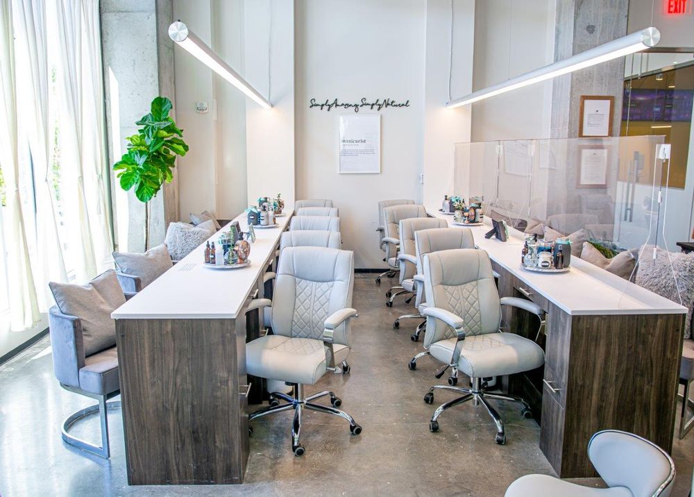 SALON TOUR: Chao Nail + Bar in Nashville