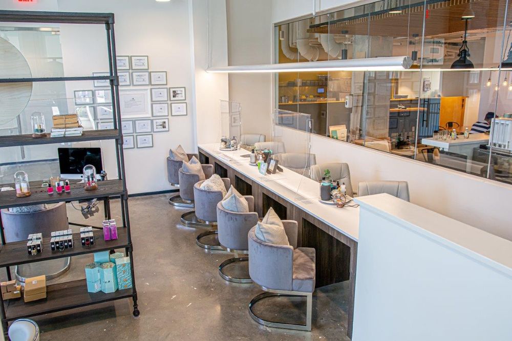 SALON TOUR: Chao Nail + Bar in Nashville