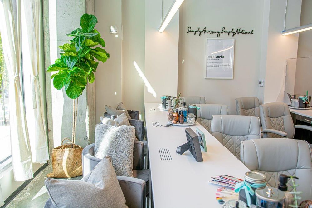 SALON TOUR: Chao Nail + Bar in Nashville
