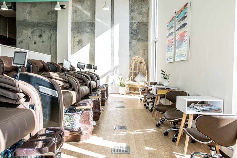 SALON TOUR: Chao Nail + Bar in Nashville