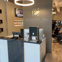 On the Road: Essential Nail Bar