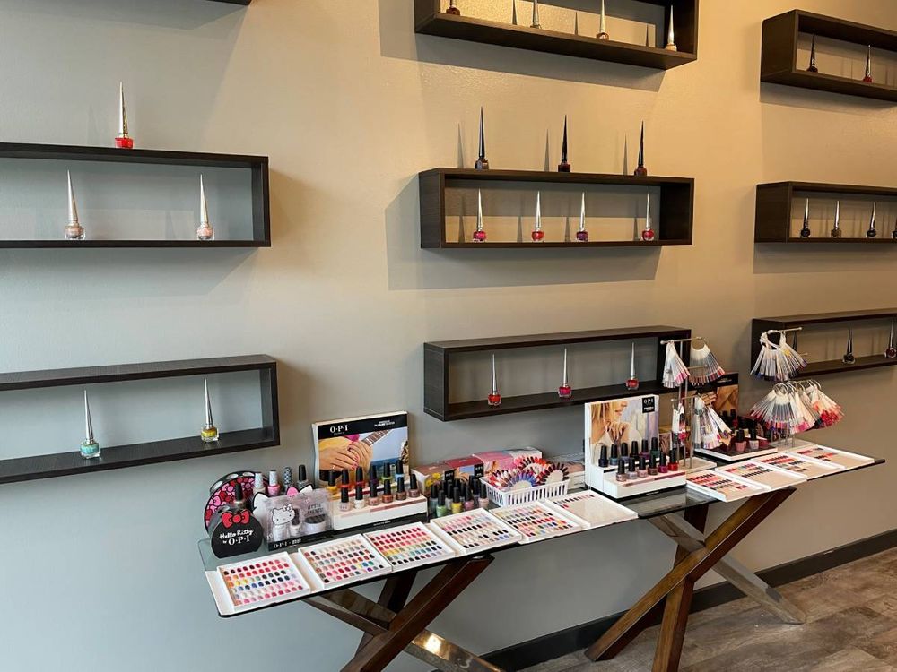On the Road: Essential Nail Bar
