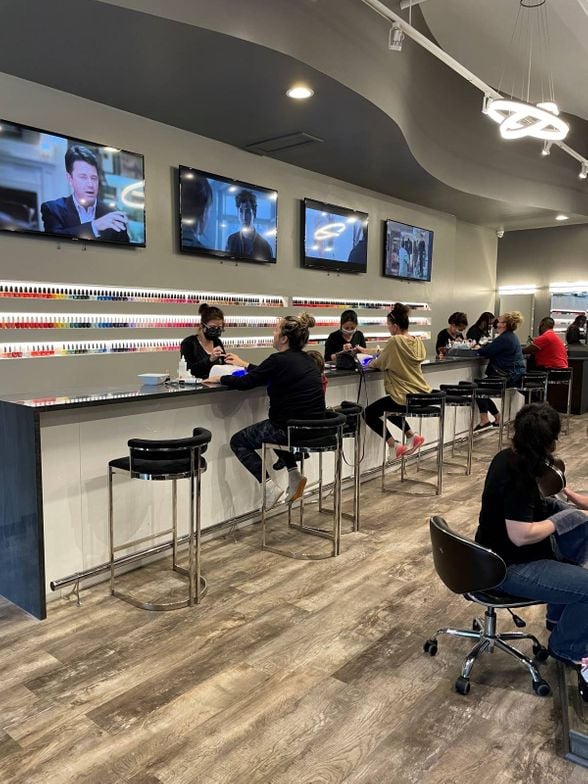 On the Road: Essential Nail Bar