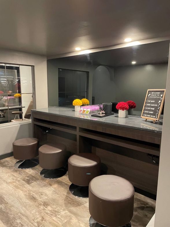 On the Road: Essential Nail Bar