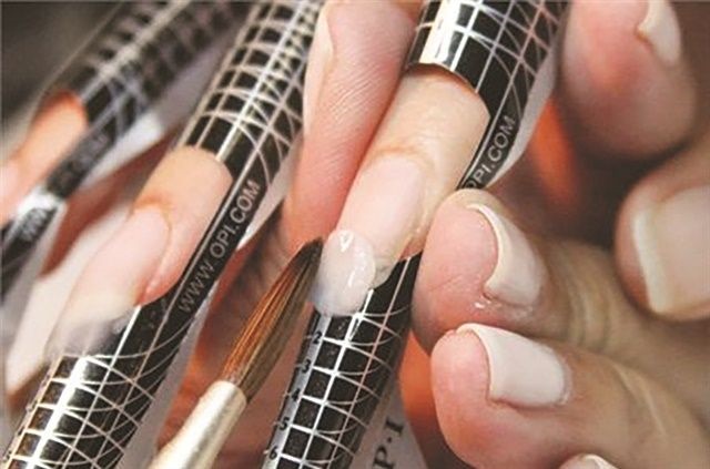 Artificial nails do not need to be removed periodically for the nails to breathe or remain healthy.