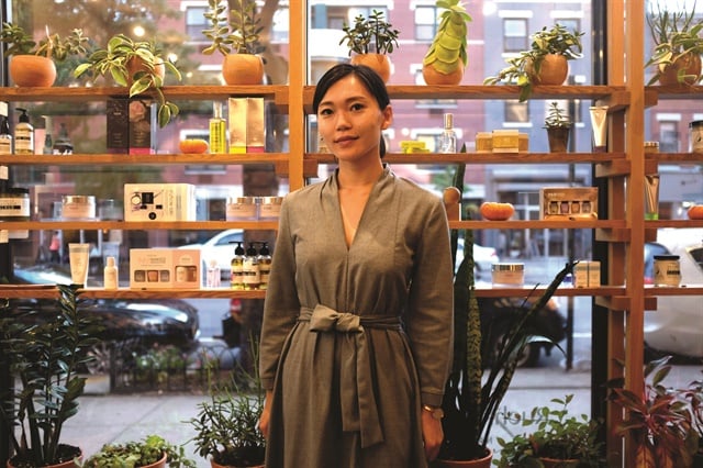 Katya Kan received a degree in fashion merchandising before opting to work as a nail tech.
