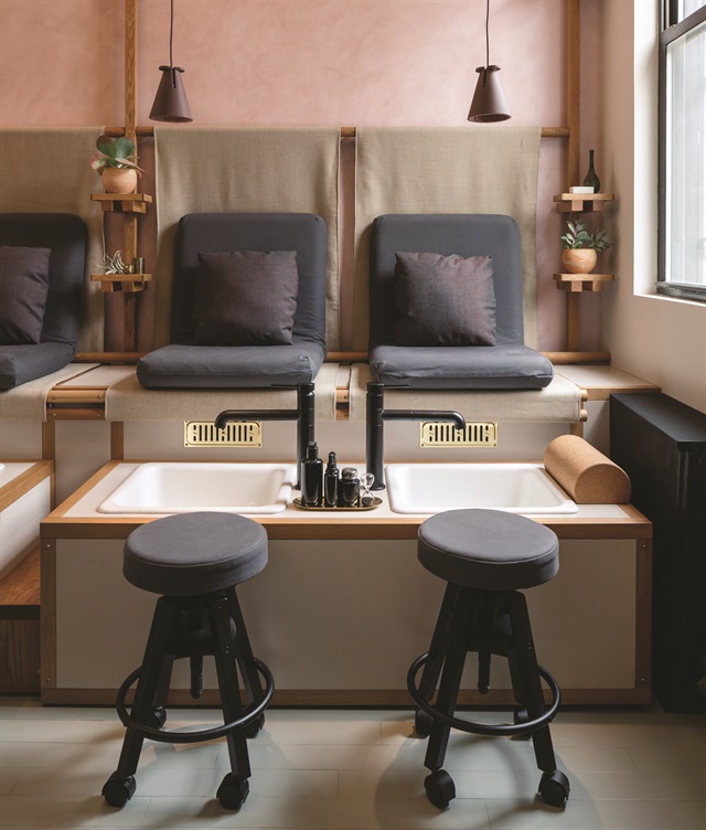 The vents at each salon station are perfectly concealed for the sake of design, comfort, and functionality.