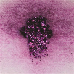 The solvents in some nail products can cause certain types of glitters to bleed.