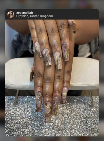 Painting the Season: @zeesnaillab's Take on 2023 Fall Nail Trends