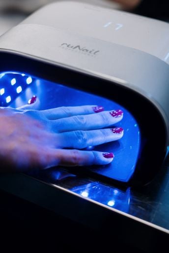 Nail lamps pose a negligible amount of cancer risk, according to several studies.