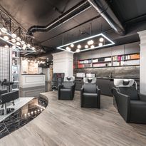 HR compliance platforms, such as Bambee or Rippling, provide salon owners resources and tools to automate and simplify the employee hiring and retention process. - Photo: Pexels.com / Max Rahubovskiy