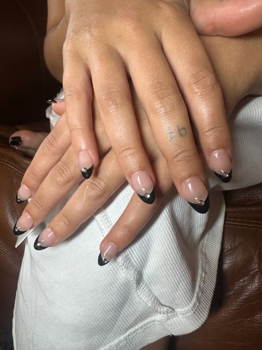 RAYE's Grammys nails by Yoko Sakakura using Aprés Nail - photo courtesy of Yoko Sakakura