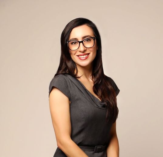Tax Attorney Tina Azarvand helps salon owners and independent stylist stay out of trouble with...