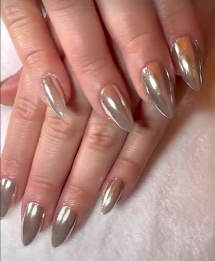 Lily Gladstone's 2024 Oscars nails by Yoko Sakakura